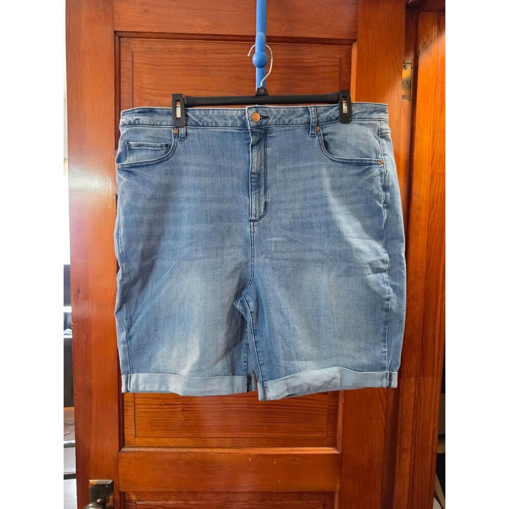 Sonoma Women’s 24W Bermuda Jean Shorts Denim Cuffed Light Wash Plus Size NWOT